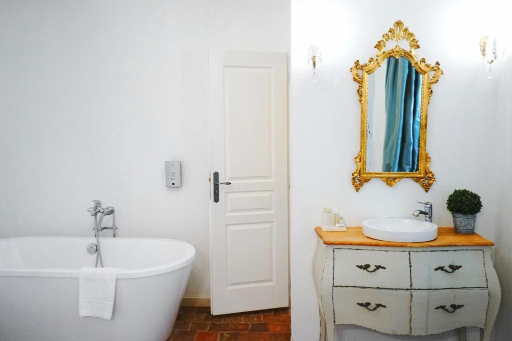 Suite room - Image 1