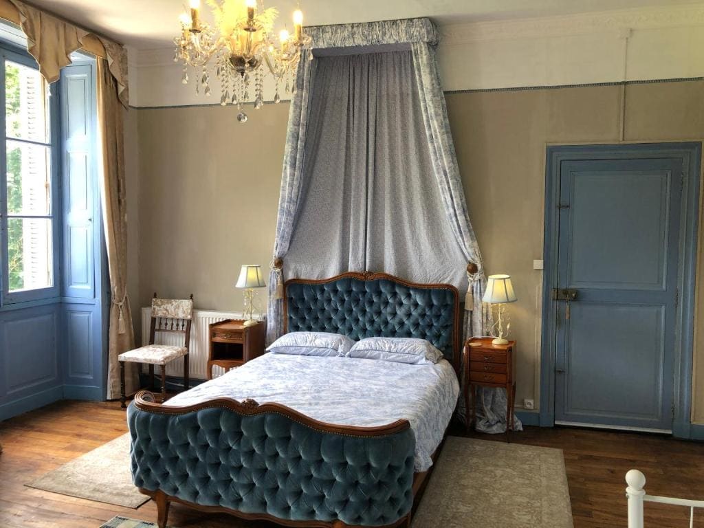 Deluxe Family Room room - Image 2