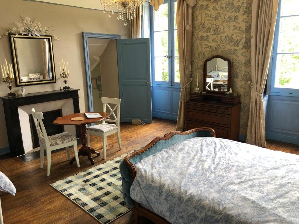 Deluxe Family Room room - Image 3