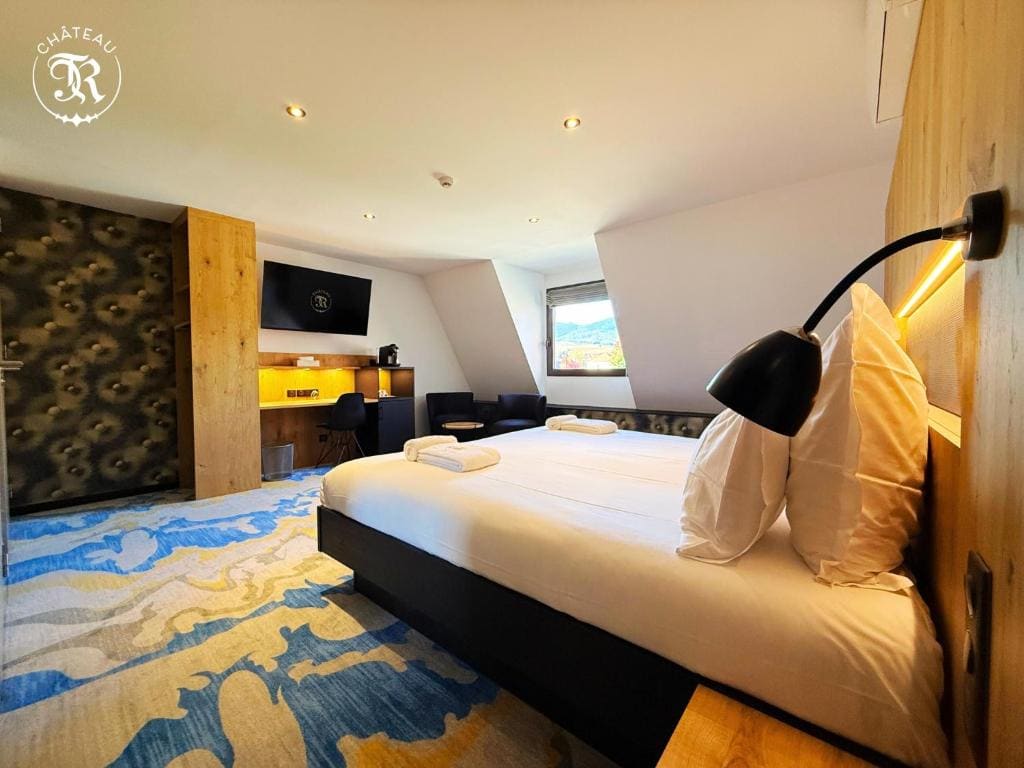 Double Room with Mountain View room - Image 2