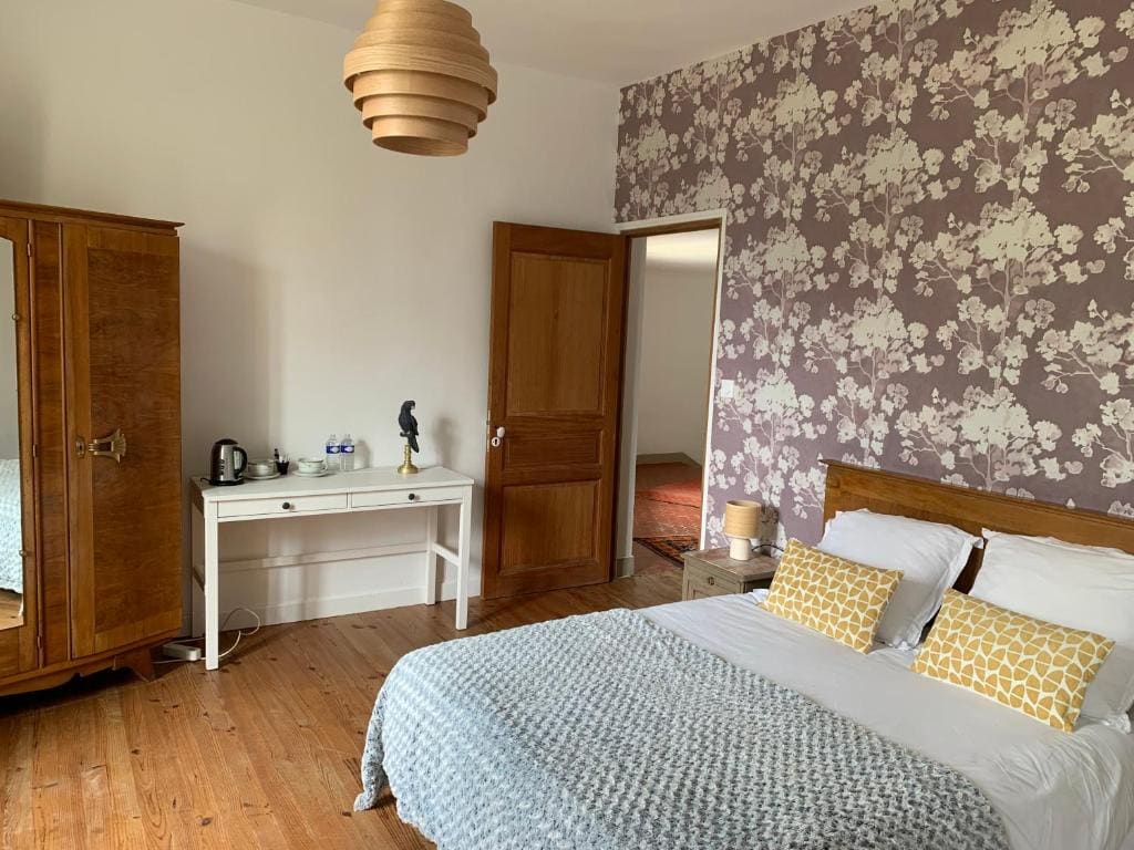 Double Room with Garden View room - Image 3