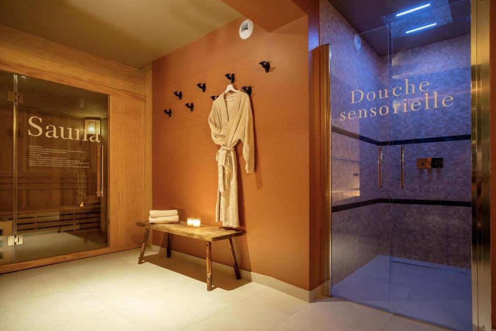 Classic Queen Room - Non-Smoking room - Image 1