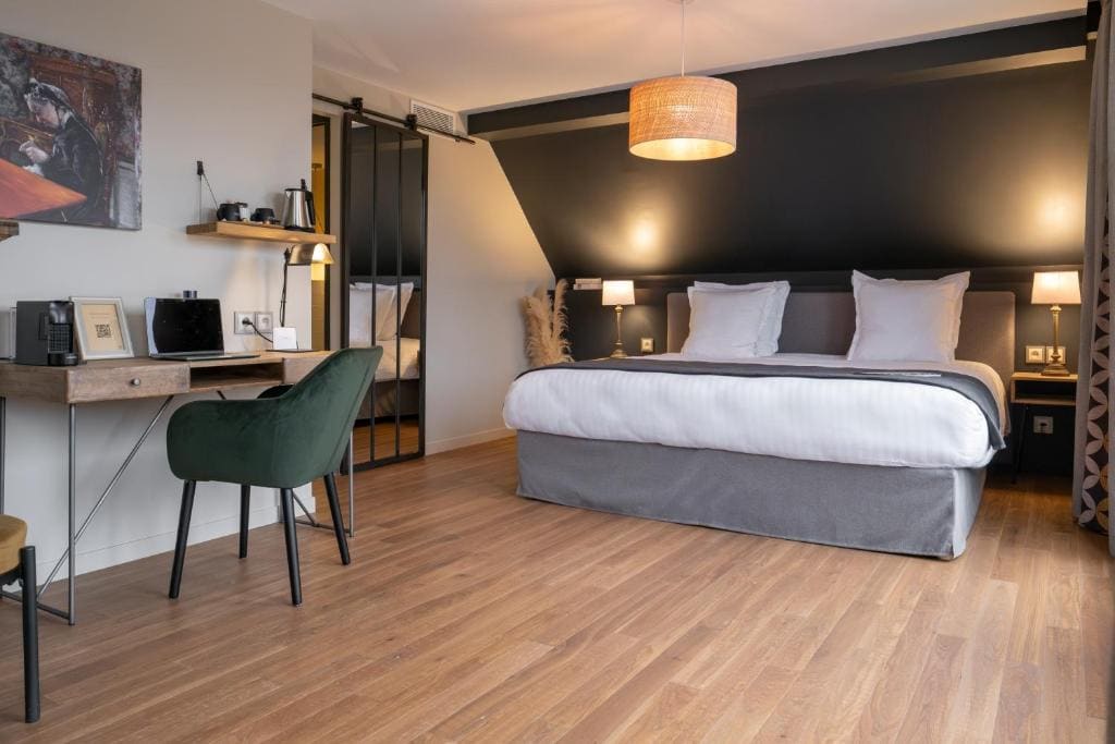 Privilege King Room with Bath Tub and Shower - Non-Smoking room - Image 1