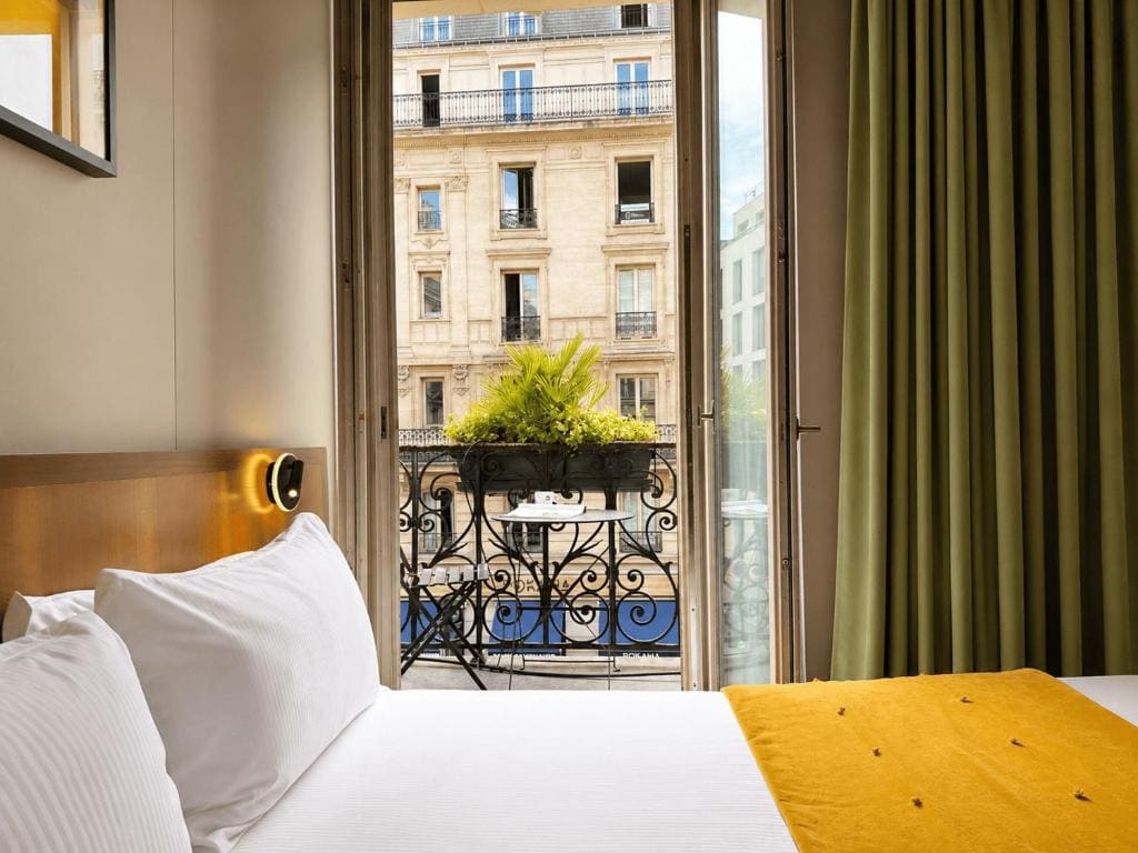 Double Room with Balcony room - Image 2