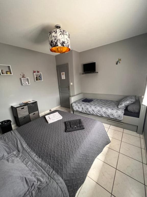 Room room - Image 2