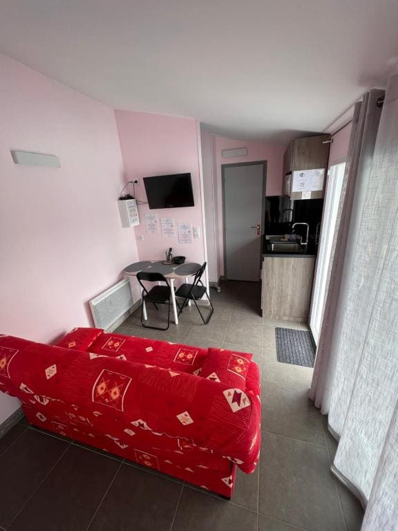 Studio with Pool View room - Image 1