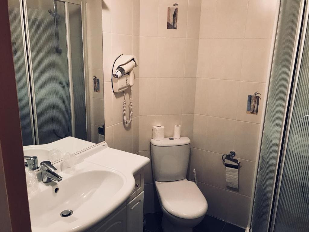 Economy Double Room room - Image 3