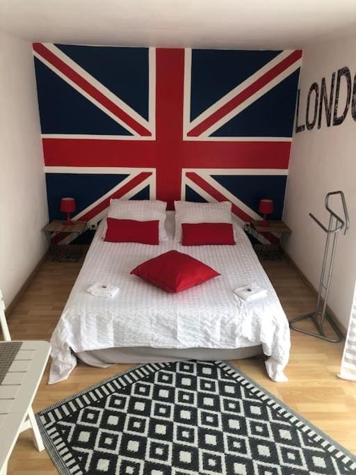 Room room - Image 3