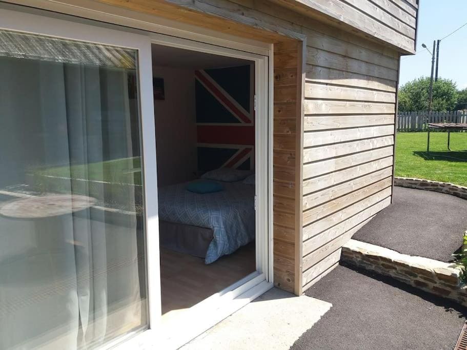 Room room - Image 2