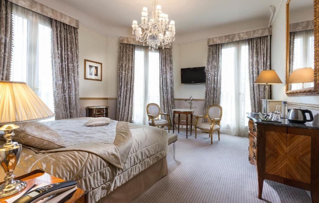 Corner Junior Suite room - Image 1