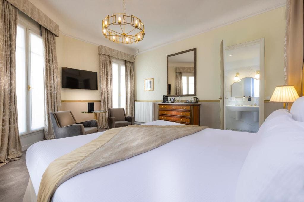 Corner Junior Suite room - Image 2