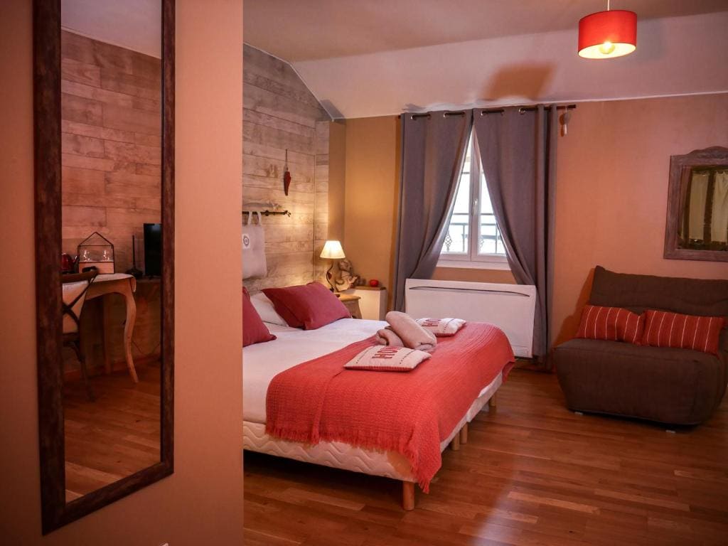 Large Double or Twin Room room - Image 3