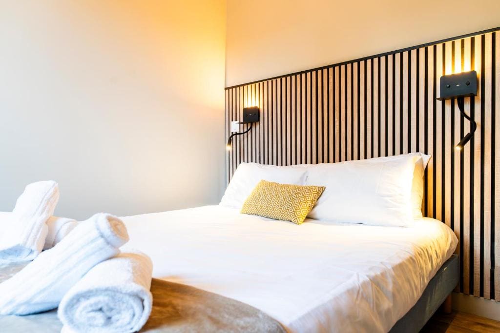 Deluxe Double or Twin Room with Balcony room - Image 2