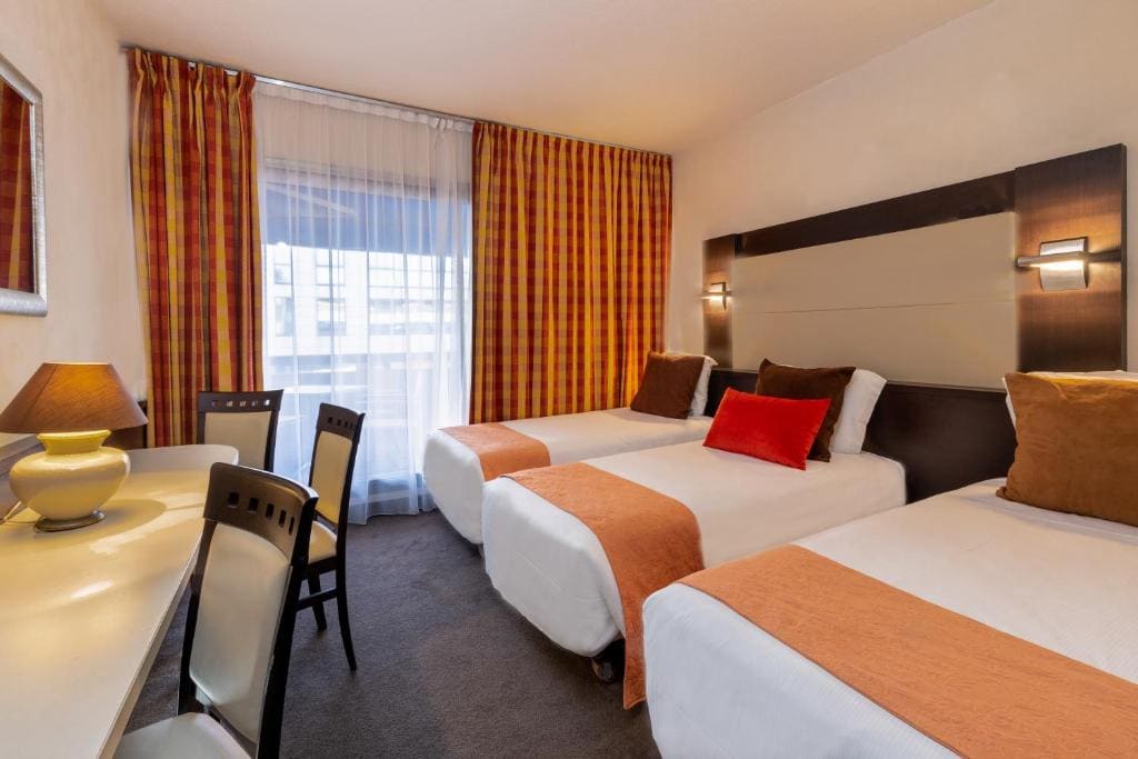 Triple Room with Balcony room - Image 1