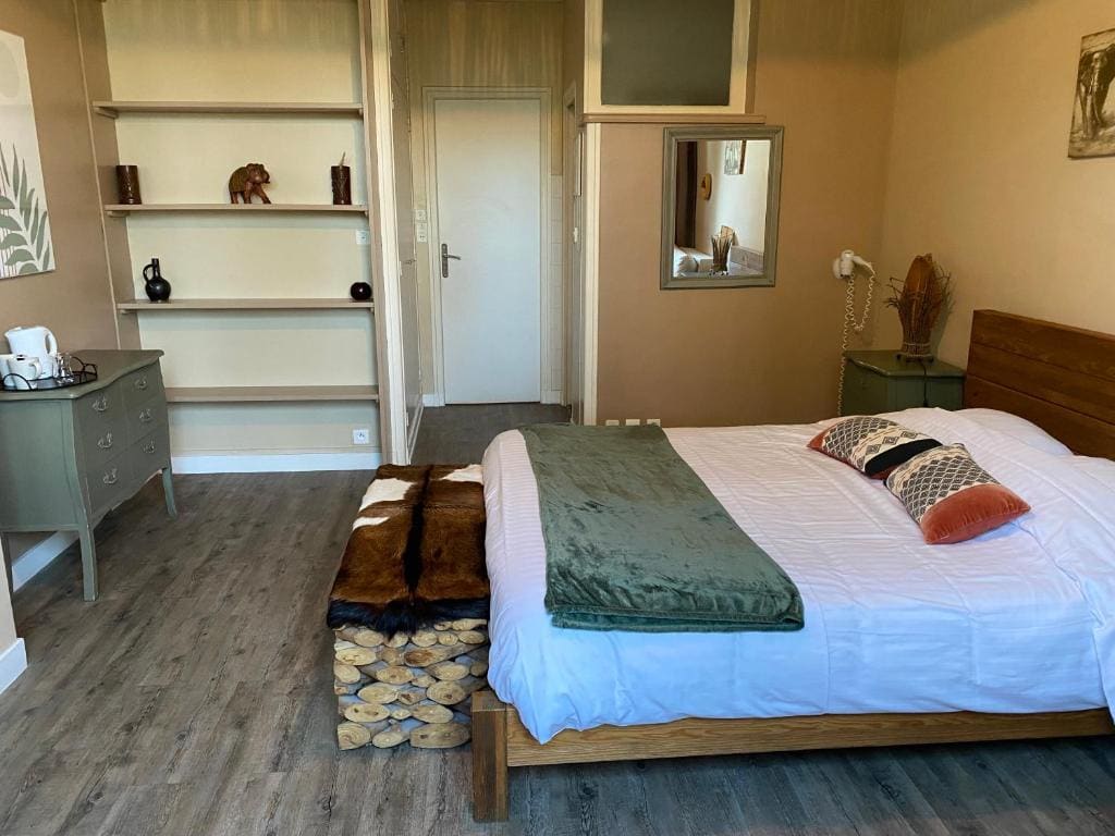 Double Room with Garden View room - Image 2