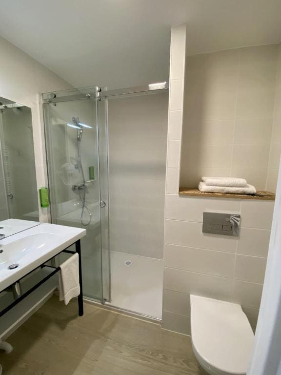 Superior Twin Room room - Image 2