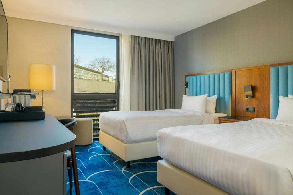 Superior Twin Room with WiFi - High Floor room - Image 1