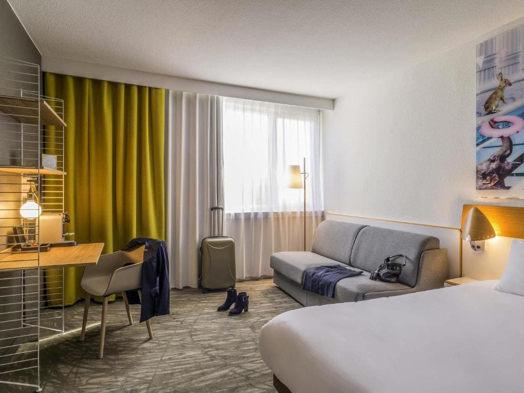 Executive Double Room with Sofa Bed and Lake View room - Image 1