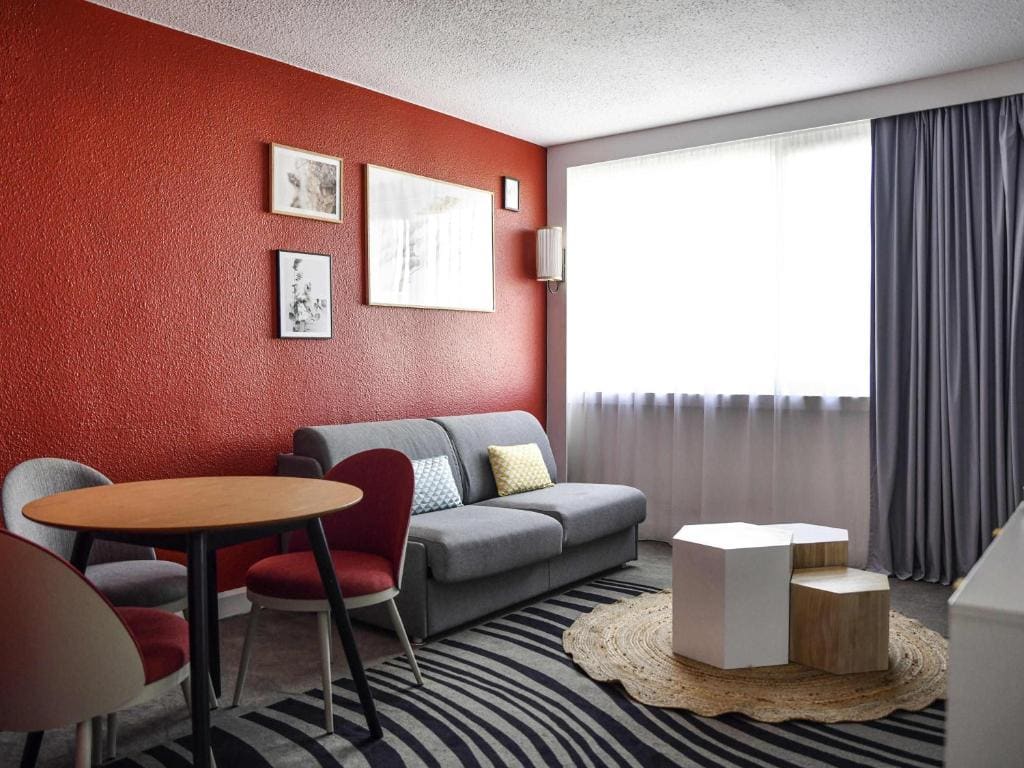 Family Suite with One Double Bed and One Sofa Bed room - Image 3