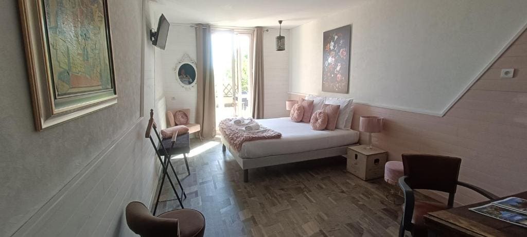 Comfort Charm Double Room with Terrace - Valley View room - Image 3