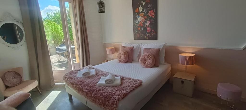 Comfort Charm Double Room with Terrace - Valley View room - Image 2