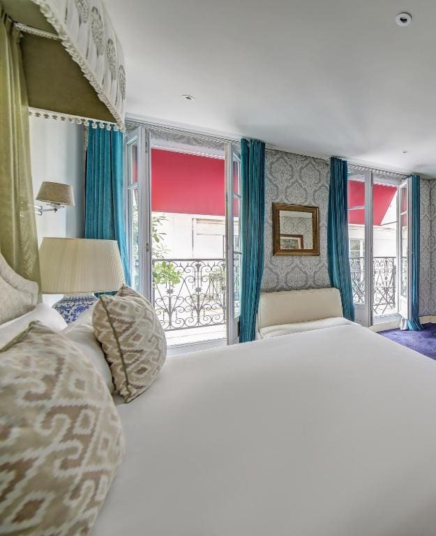 Junior Suite with Balcony room - Image 2