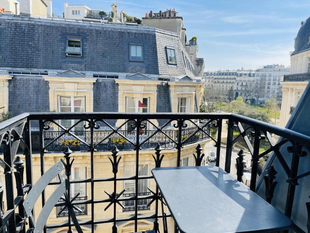 Superior Double Room with Balcony room - Image 2