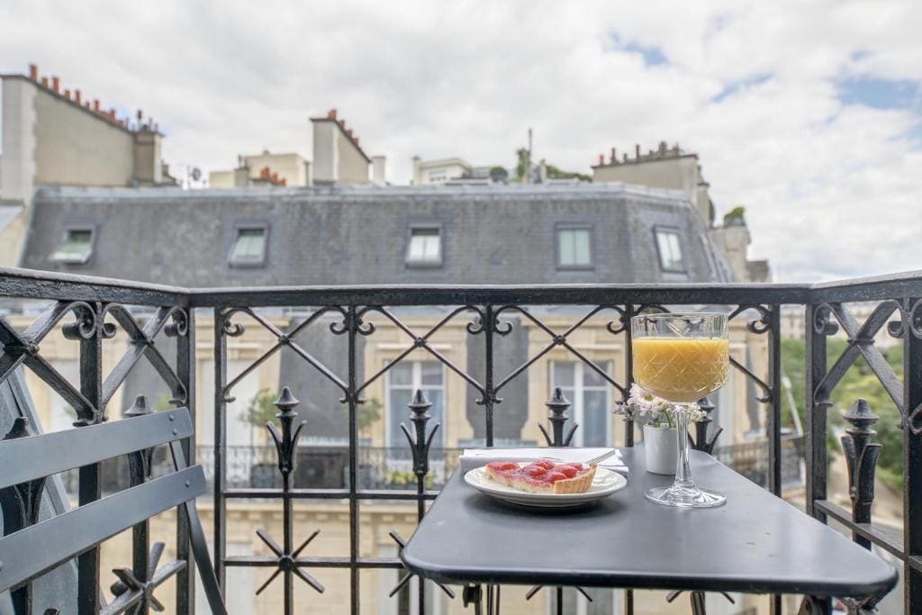 Superior Double Room with Balcony room - Image 1