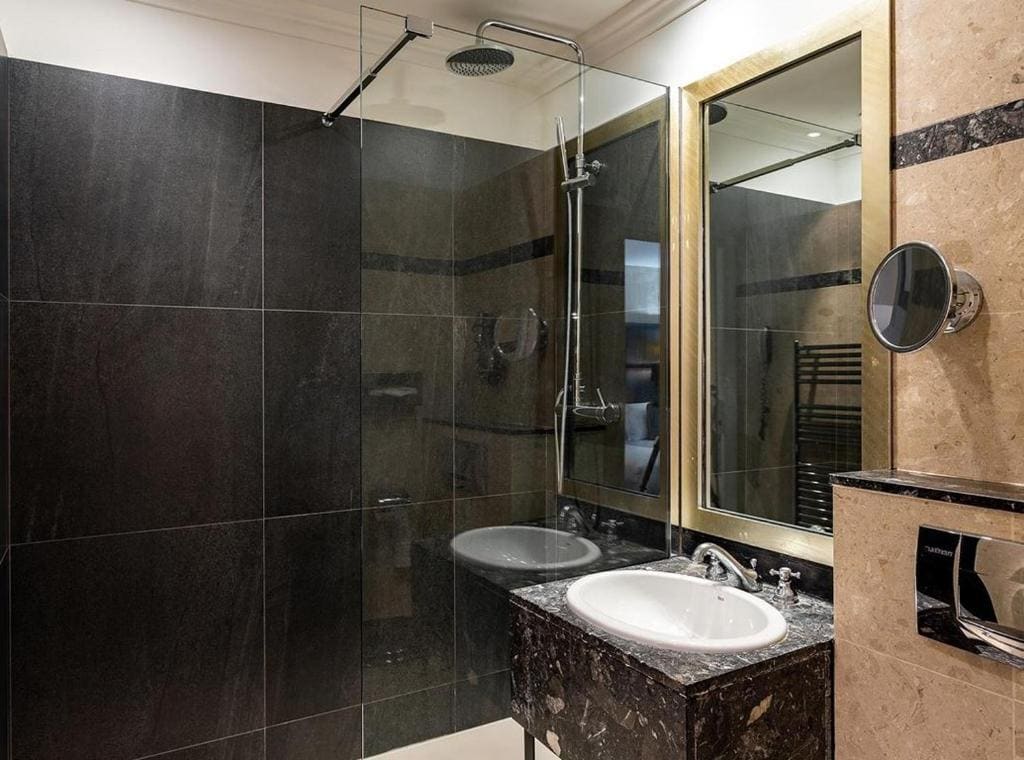 Superior Double Room room - Image 2