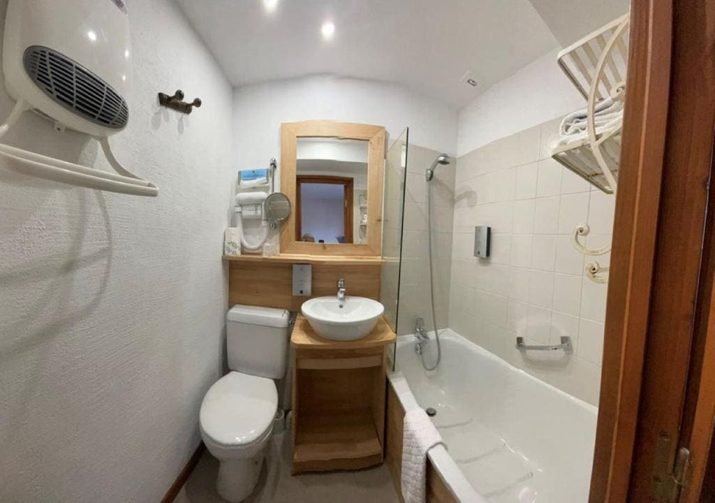 Standard Double Room room - Image 3