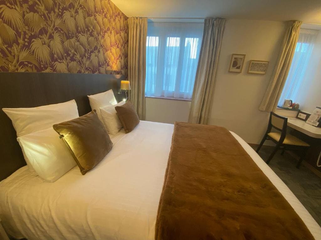 Double Room with Extra Bed room - Image 1