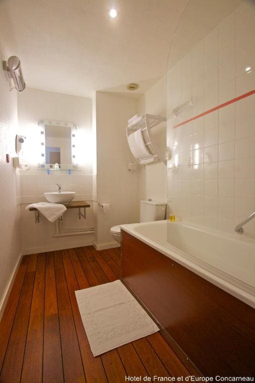 Twin Room with Bath room - Image 2