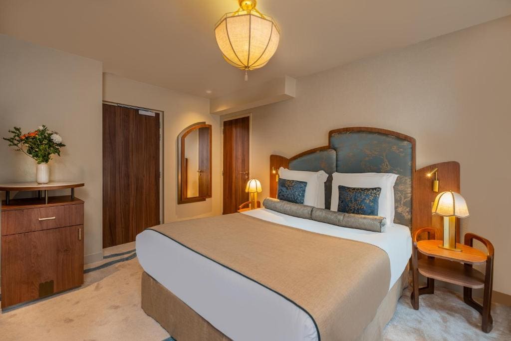 Executive Room with Eiffel Tower View room - Image 2