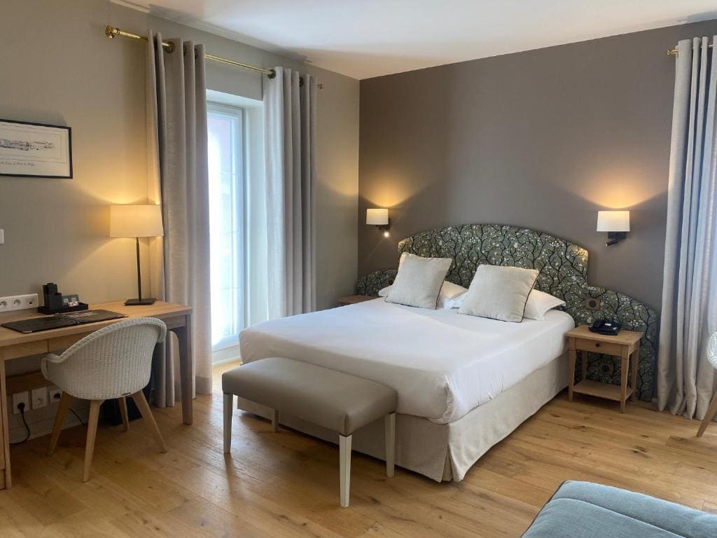 Junior Suite with City View room - Image 1