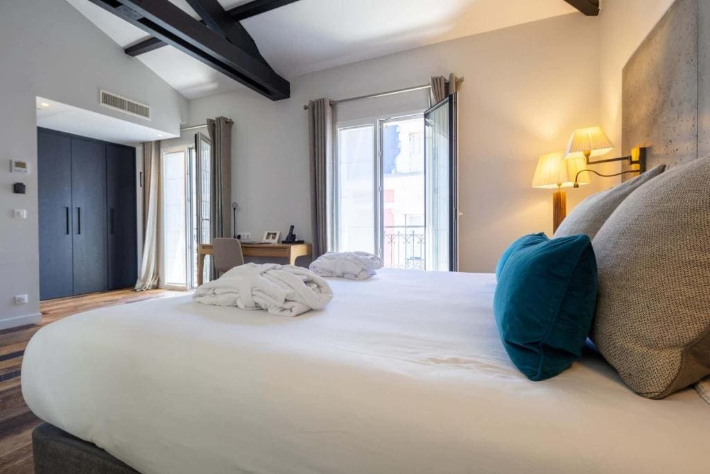 Prestige Room with City View and Balcony room - Image 1