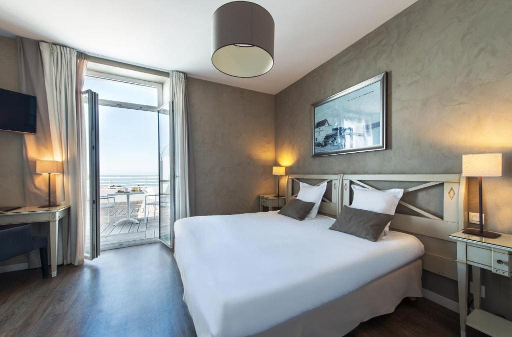 Classic Room with Sea View and Terrace room - Image 3