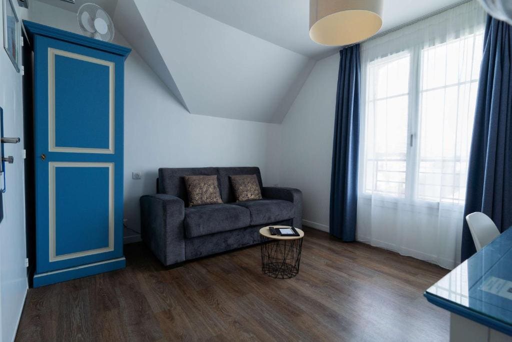 Premium Double Room with Sofa Bed and City View room - Image 2