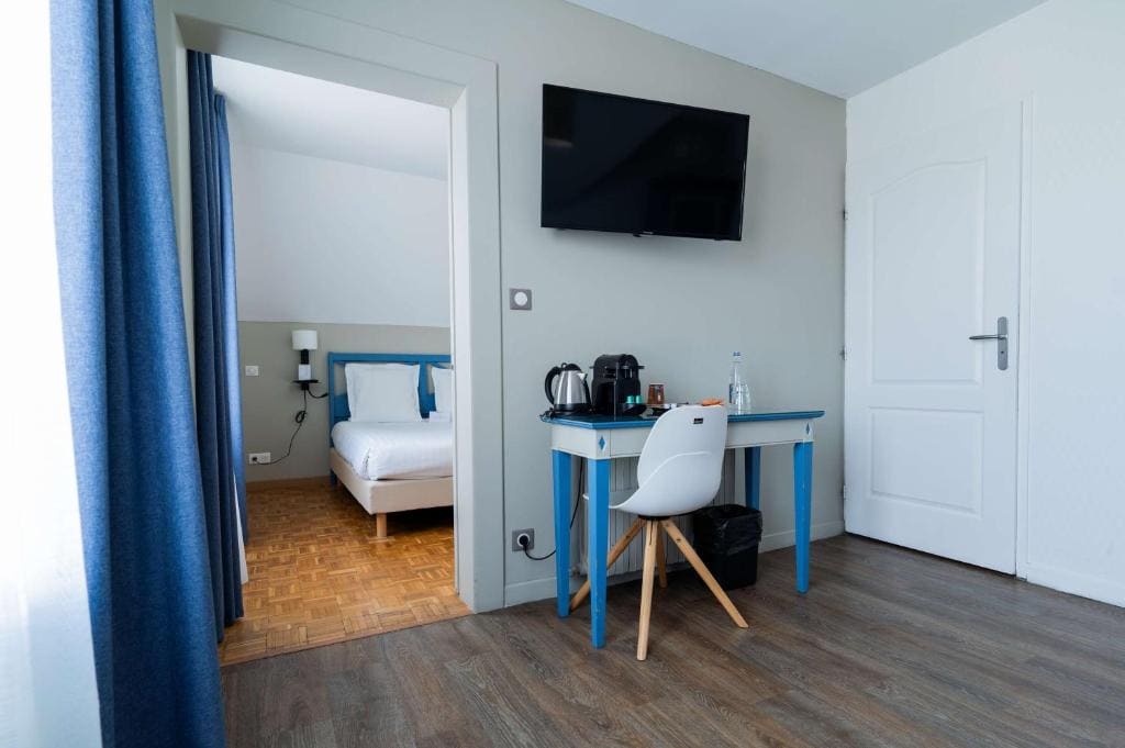Premium Double Room with Sofa Bed and City View room - Image 1