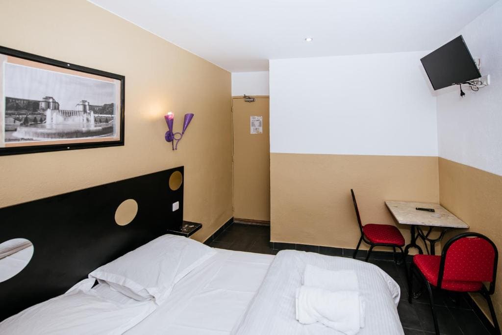 Standard Double Room with Shared Bathroom room - Image 1