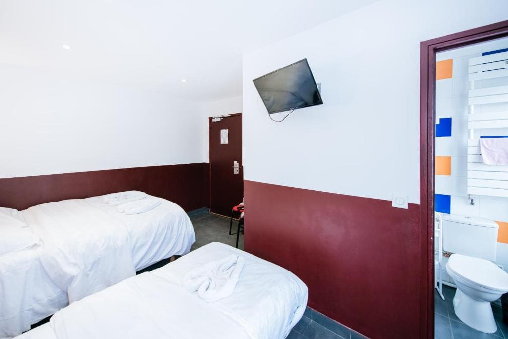 Standard Triple Room room - Image 3