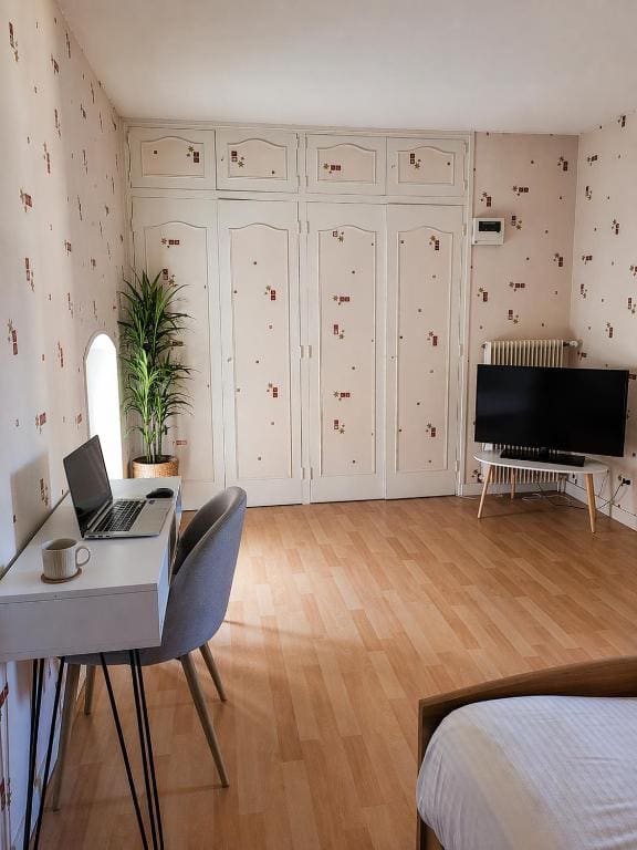 Three-Bedroom Apartment room - Image 2
