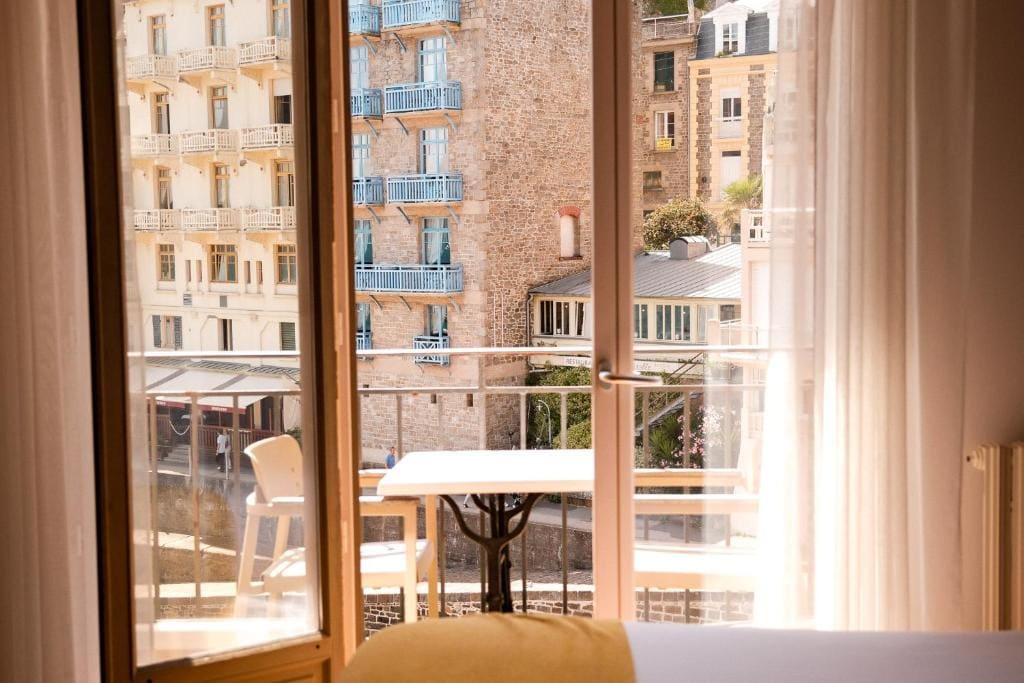Double Room with Balcony - Sea Side room - Image 2