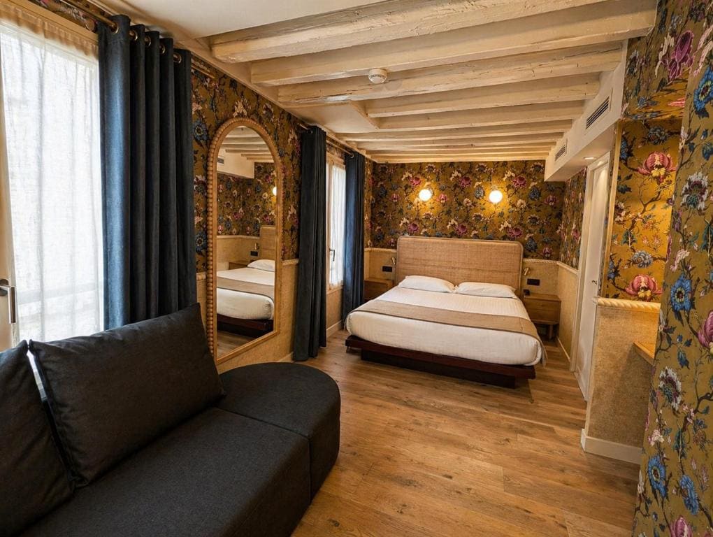 Deluxe Room room - Image 2