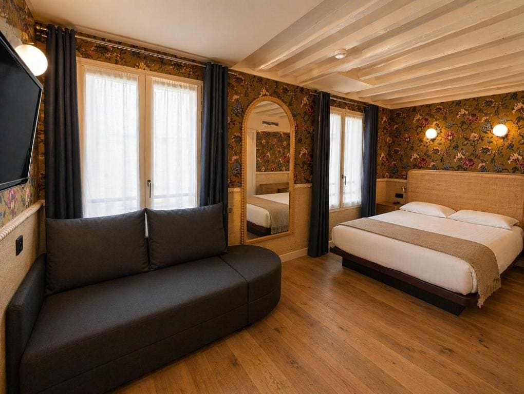 Deluxe Room room - Image 3