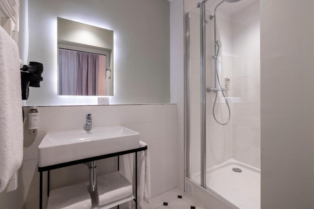 Superior Triple Room room - Image 3