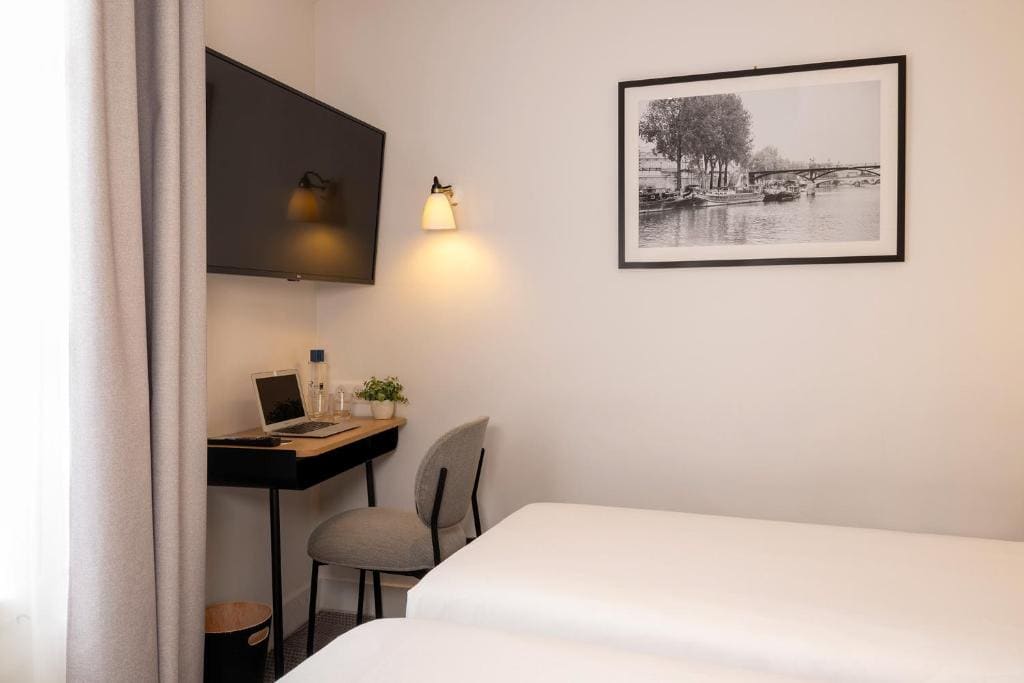 Superior Twin Room room - Image 3