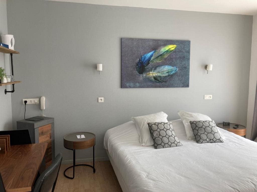Double Room with Spa Bath room - Image 2