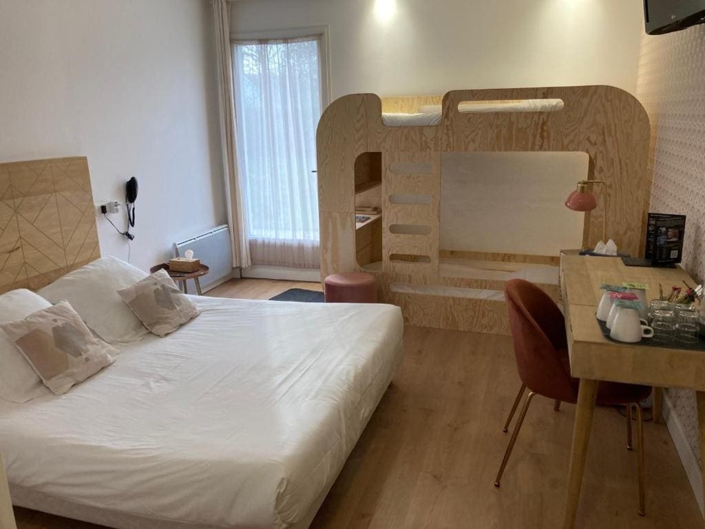 Quadruple Room with Bath room - Image 1