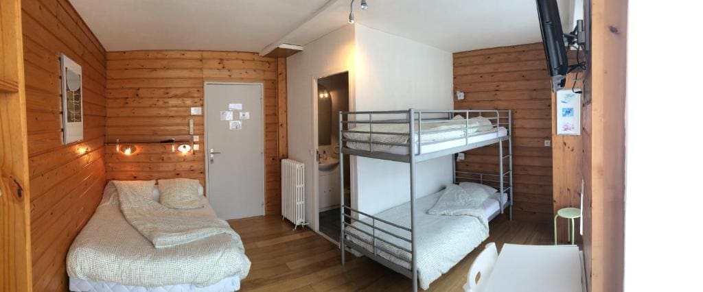Standard Quadruple Room room - Image 3