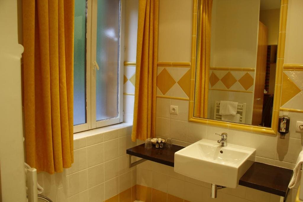 Superior Double Room - Forest Side room - Image 3